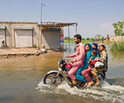 James Longley // Pakistan Flood Featured Images james longley, pakistan, flood, water, disaster, news, reportage