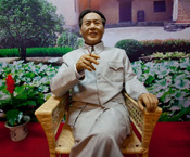 Matthew Niederhauser // Red Rising: Revolution to Recreation matthew niederhauser, 2011, red rising, revolution to recreation, communist party, mao zedong, tourist, leisure, nouveau riche, red, tourism, asia